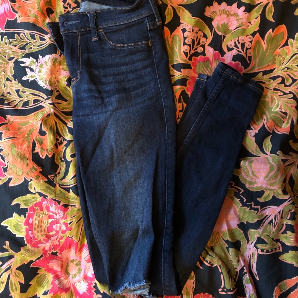 Low rise skinny jegging. Size 1 Long.